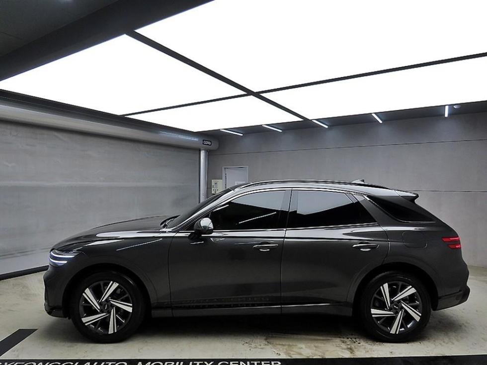 2024 Genesis GV70 photo