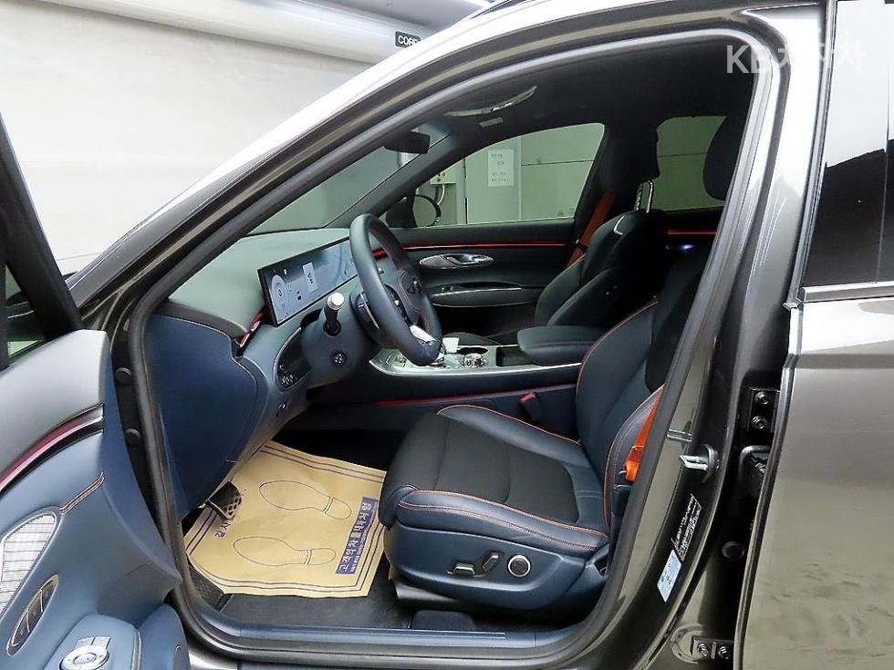 2024 Genesis GV70 photo