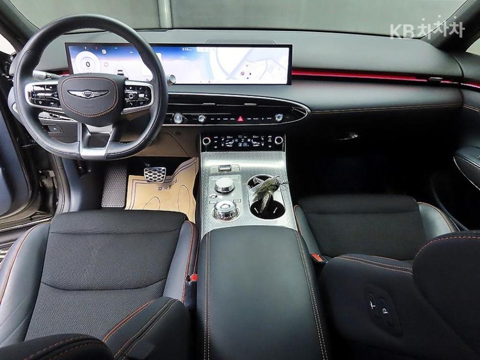 2024 Genesis GV70 photo