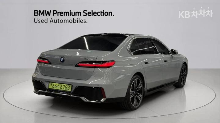 BMW 7er — miniaturë 2