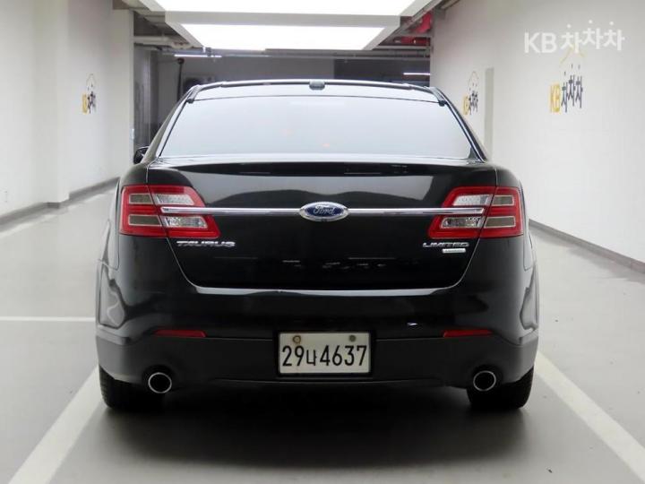 Ford Taurus 2015 photo 3