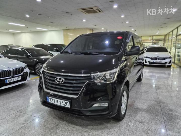 Hyundai Starex 4WD Wagon 12-Seater Modern — foto 1