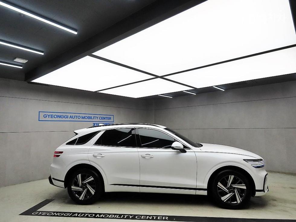 2024 Genesis GV70 photo