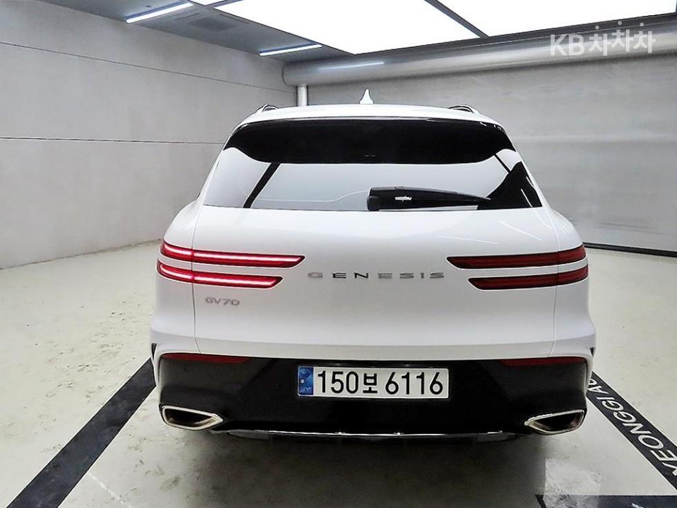 2024 Genesis GV70 photo