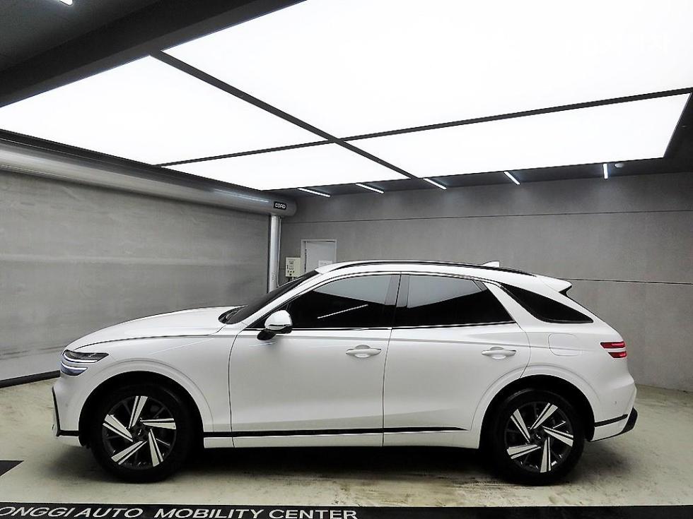 2024 Genesis GV70 photo
