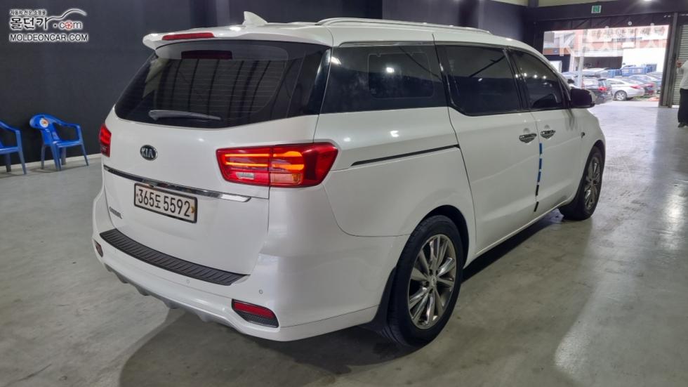 Kia Carnival — miniaturë 2