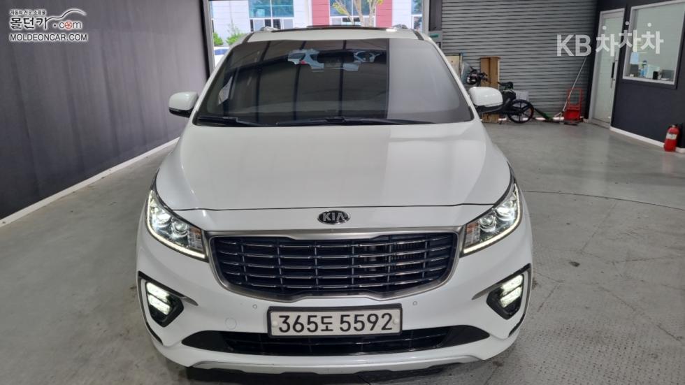 Kia Carnival — miniaturë 3