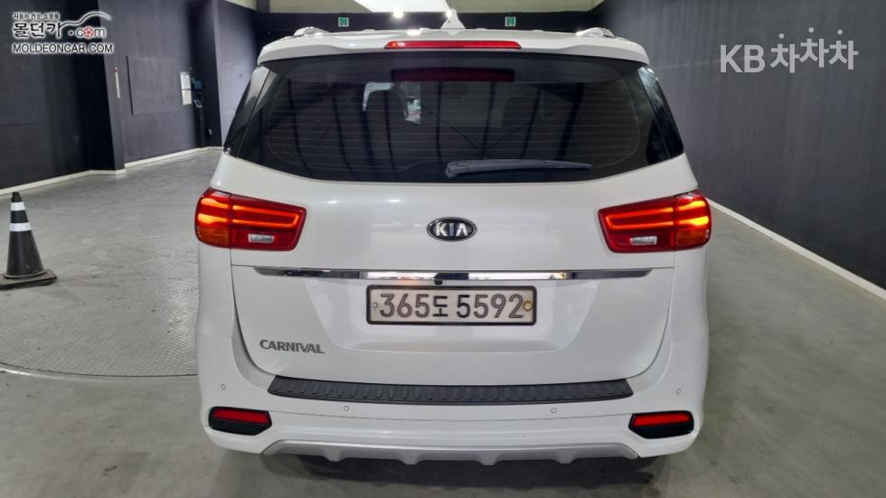 Kia Carnival — miniaturë 4