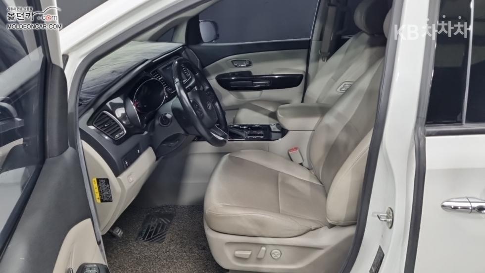 Kia Carnival — miniaturë 9