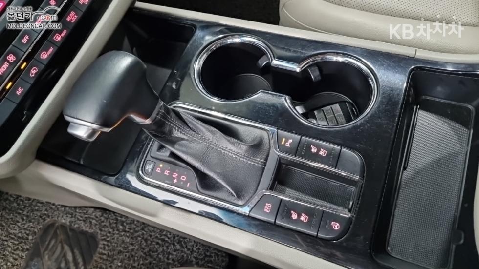 Kia Carnival — miniaturë 14
