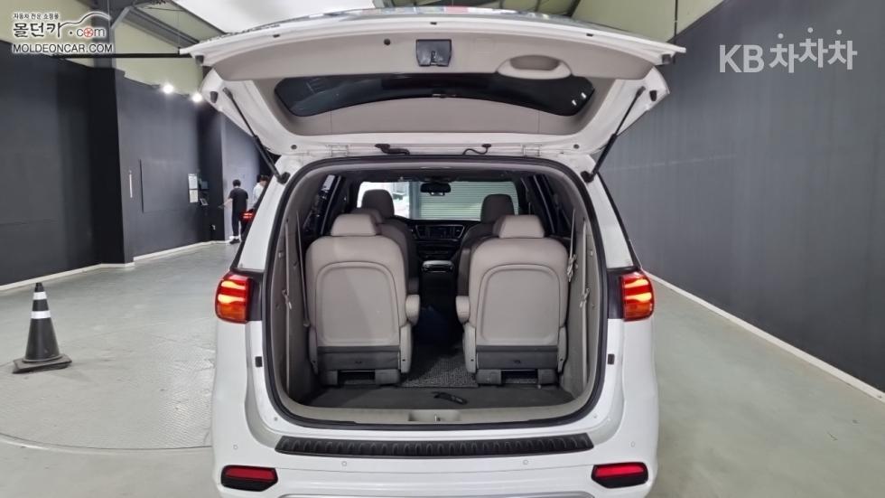 Kia Carnival — miniaturë 18
