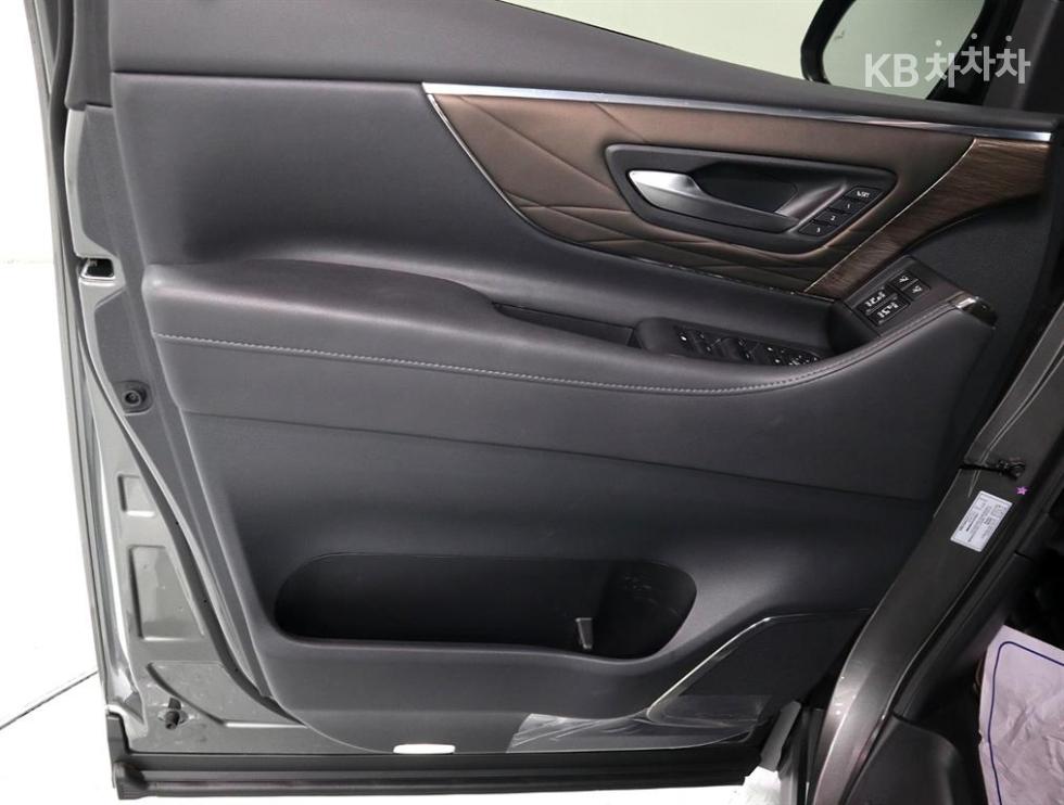 Toyota Alphard — miniaturë 7
