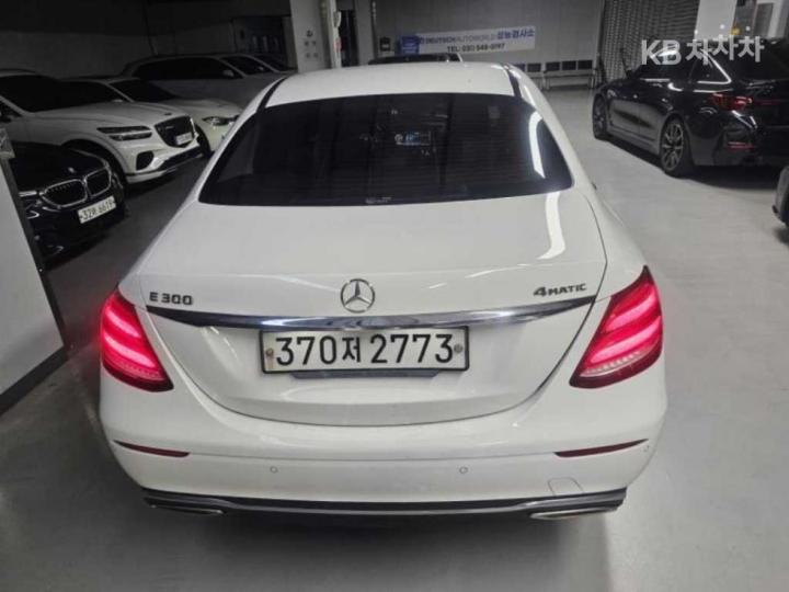 Mercedes-Benz E-klasse E300 4MATIC Avnatgarde — foto 1