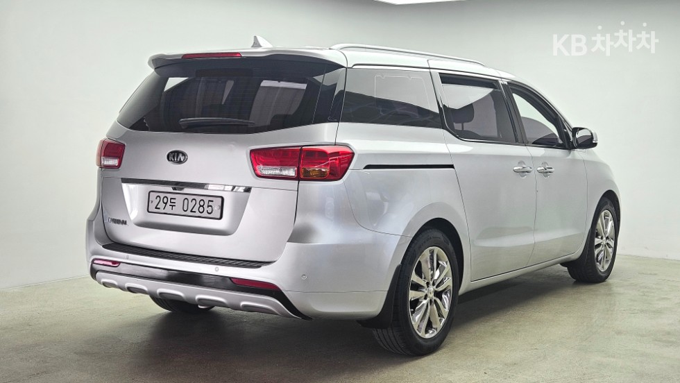 Kia Carnival — miniaturë 2