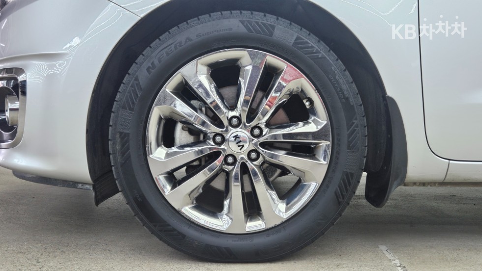 Kia Carnival — miniaturë 5