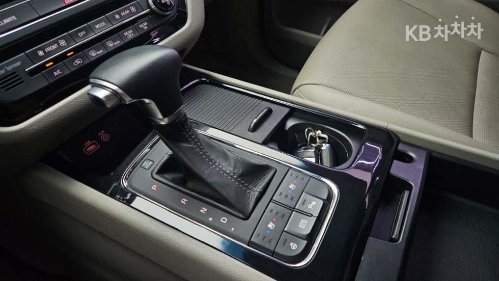 Kia Carnival — miniaturë 9