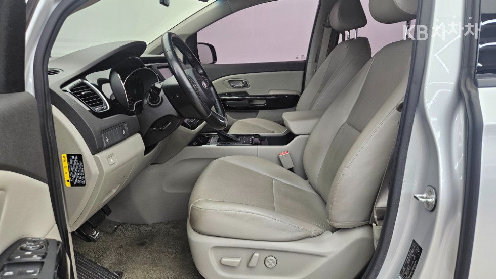 Kia Carnival — miniaturë 10