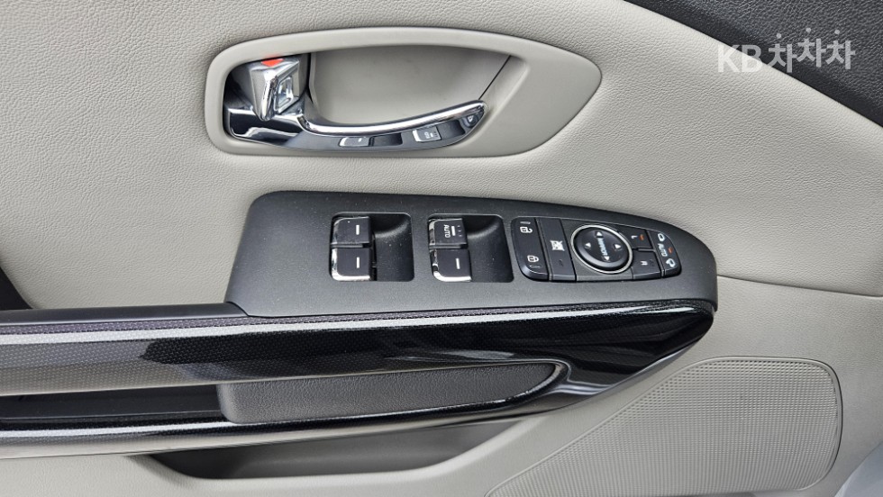 Kia Carnival — miniaturë 11