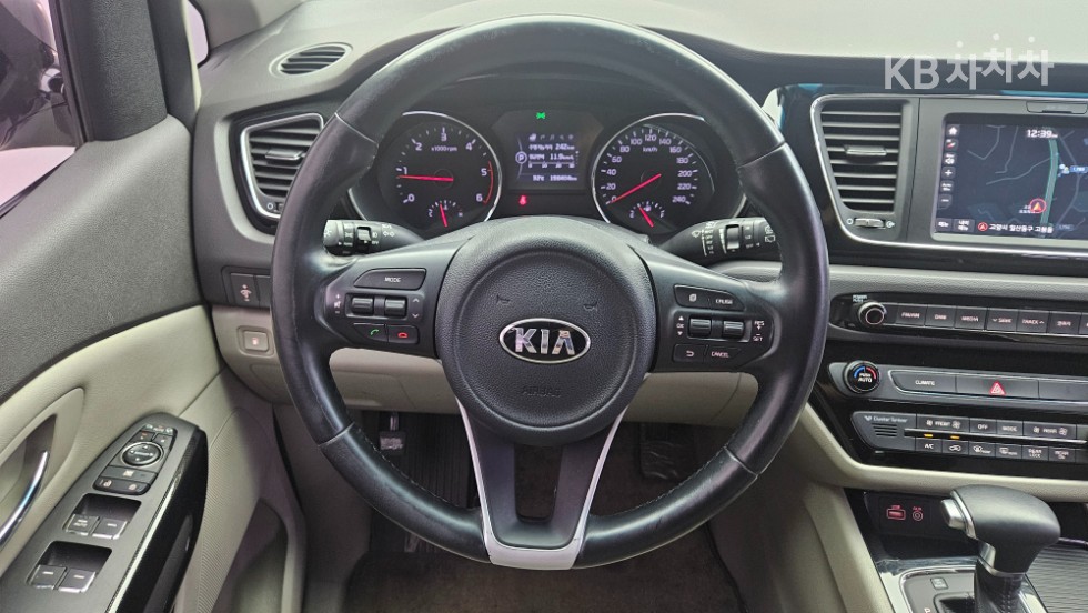 Kia Carnival — miniaturë 13