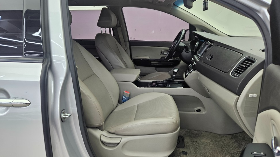 Kia Carnival — miniaturë 15