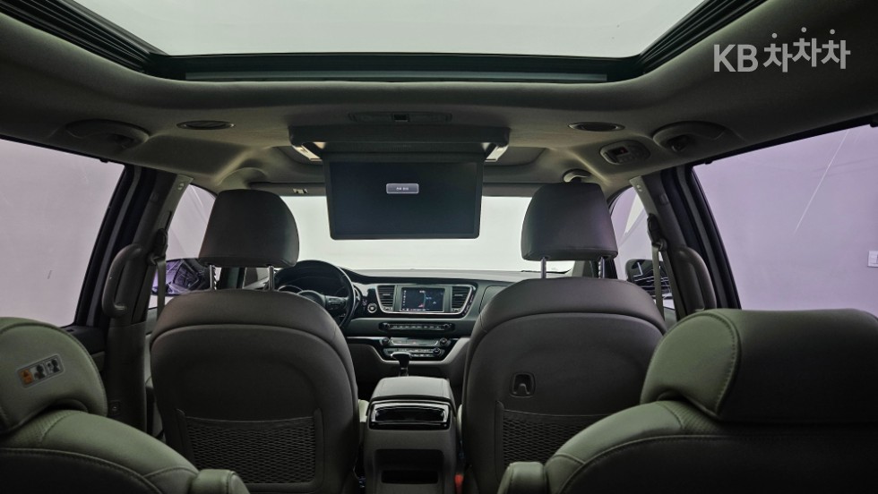 Kia Carnival — miniaturë 18
