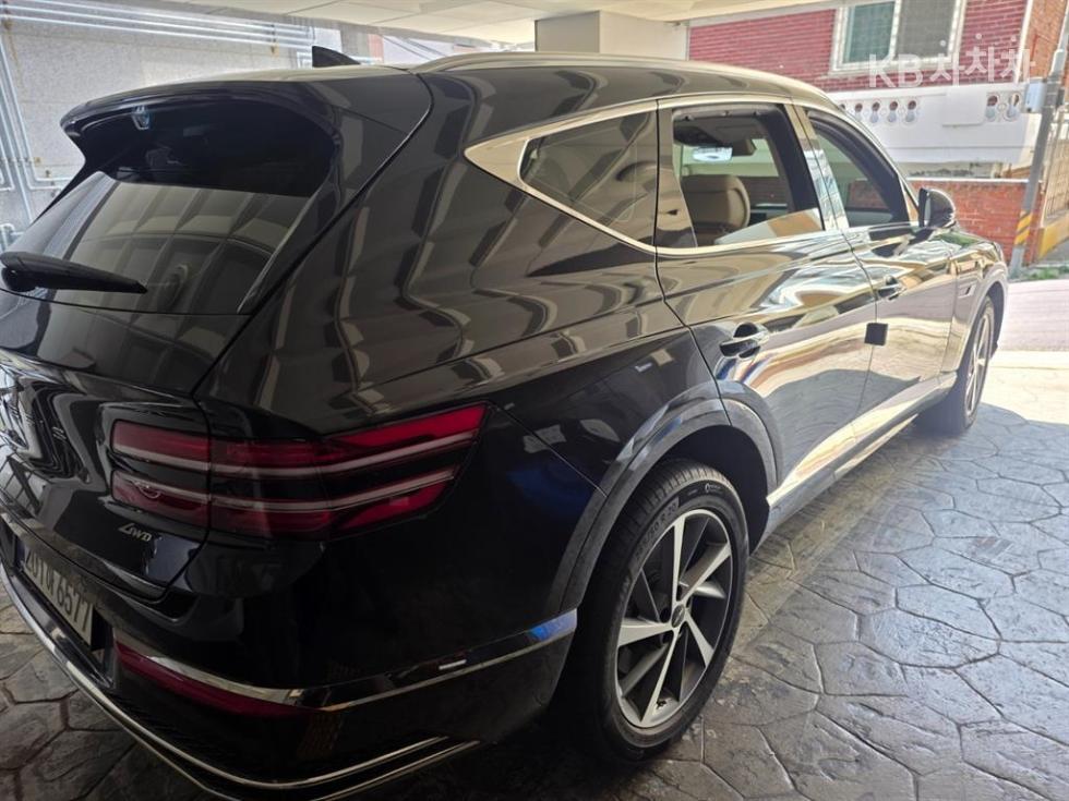 2025 Genesis GV80 photo