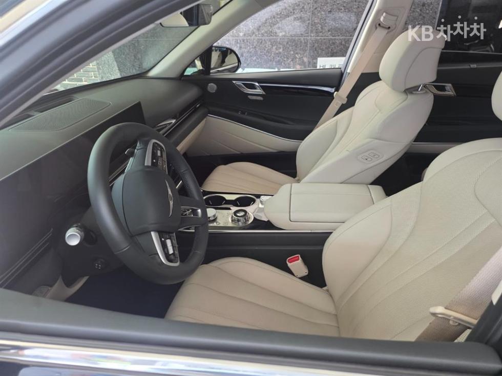 2025 Genesis GV80 photo