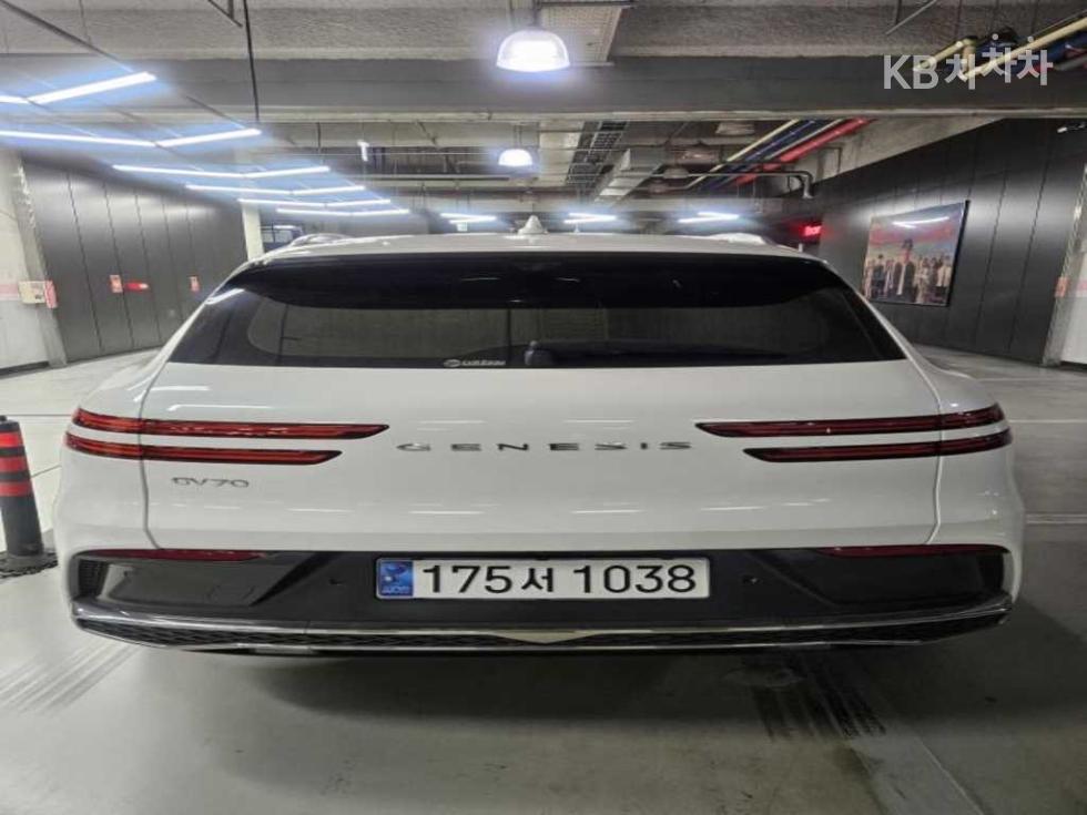 2024 Genesis GV70 photo