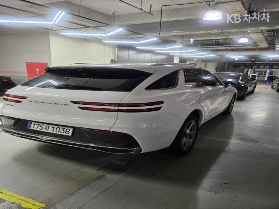 2024 Genesis GV70 photo