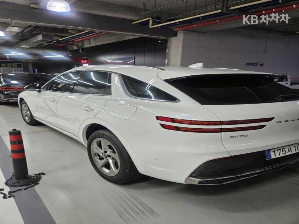 2024 Genesis GV70 photo