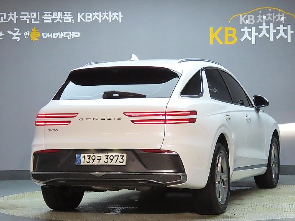 2025 Genesis GV70 photo