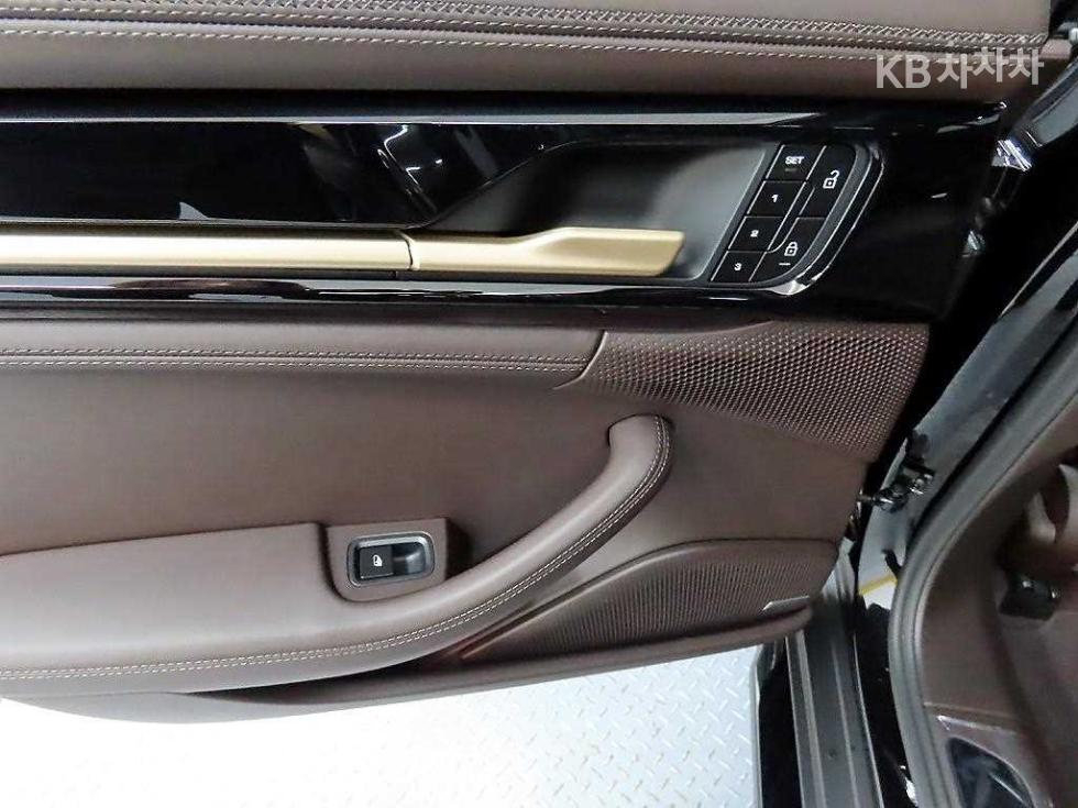 Porsche Panamera — miniaturë 12