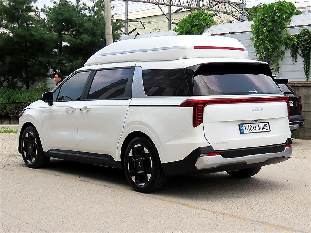 2024 Kia 4 photo