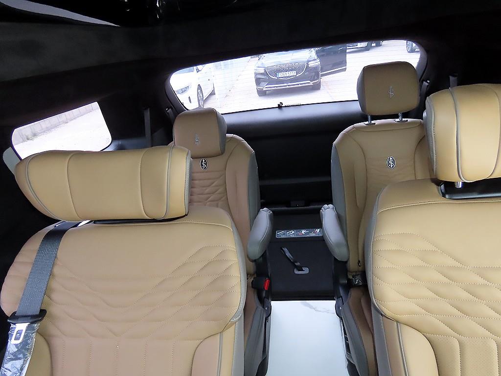 2024 Kia 4 photo