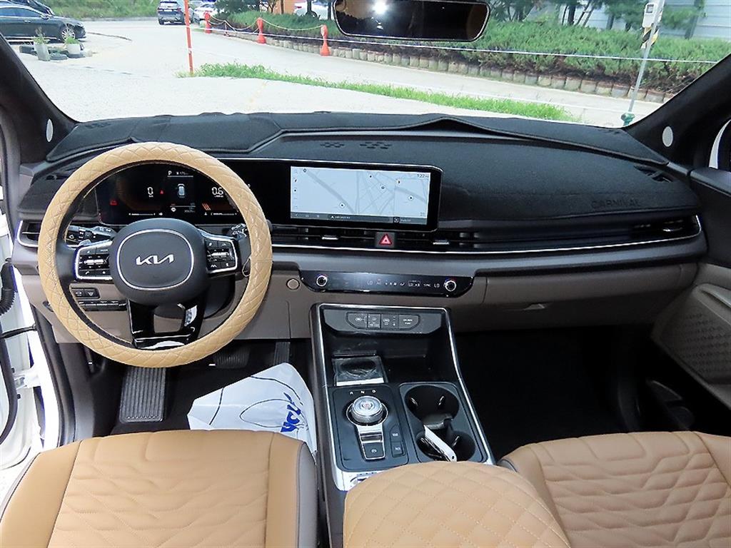 2024 Kia 4 photo