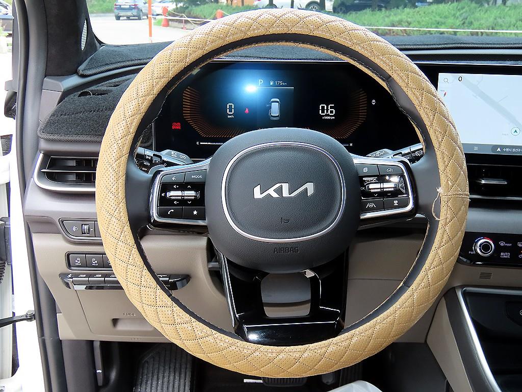 2024 Kia 4 photo