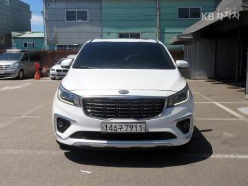 Kia Carnival 9  seats 2.2  diesel  prestige — foto 1