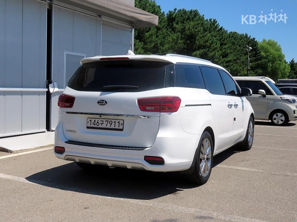 Kia Carnival — miniaturë 4