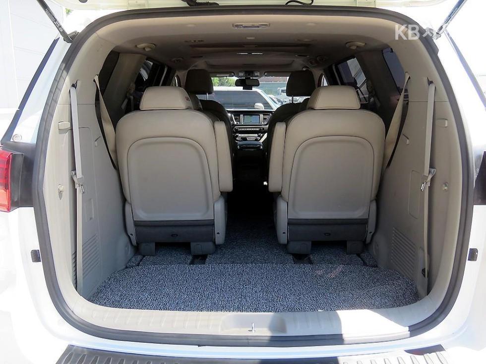 Kia Carnival — miniaturë 5