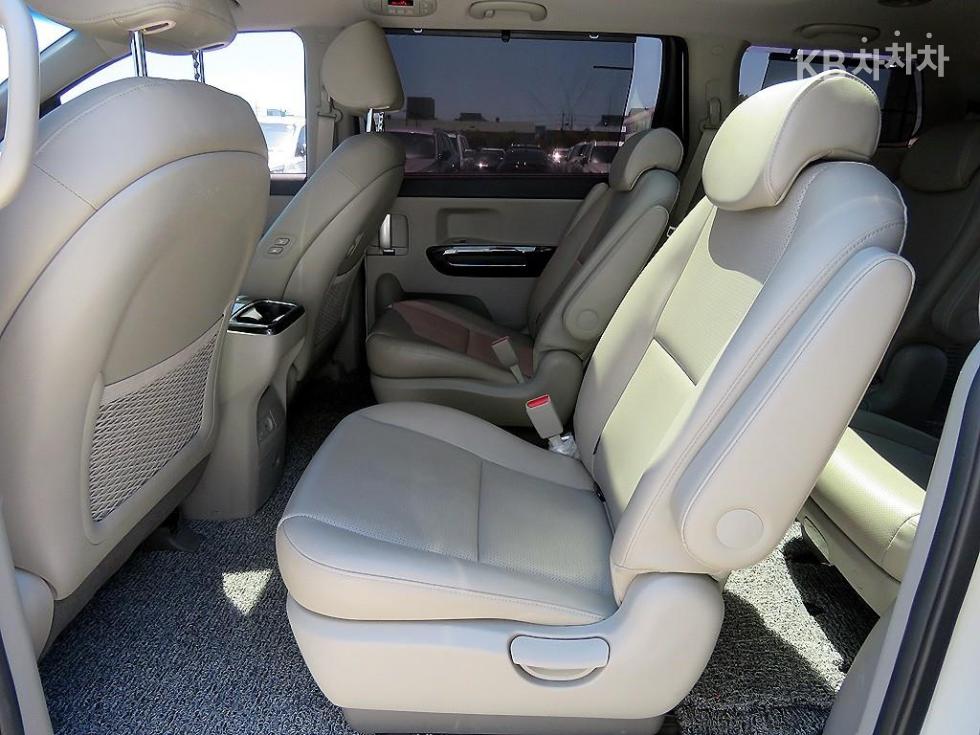 Kia Carnival — miniaturë 7