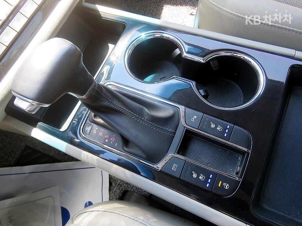 Kia Carnival — miniaturë 13