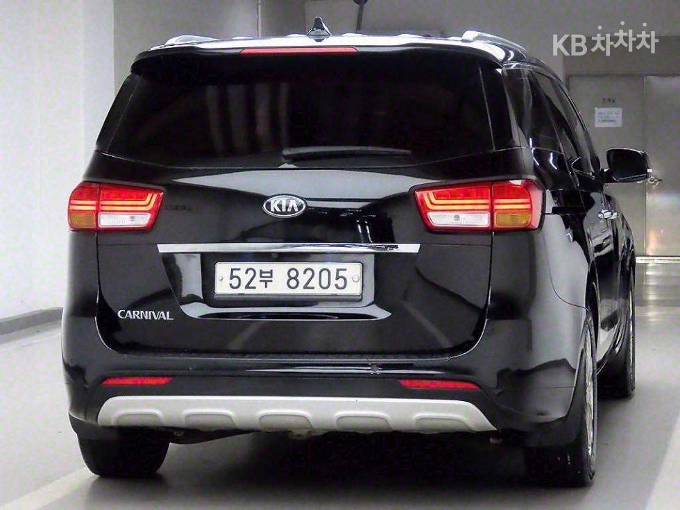 Kia Carnival — miniaturë 4