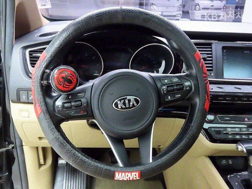 Kia Carnival — miniaturë 6