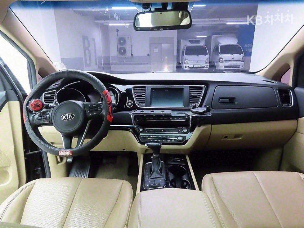 Kia Carnival — miniaturë 7