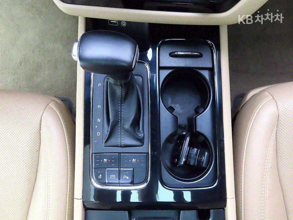 Kia Carnival — miniaturë 9