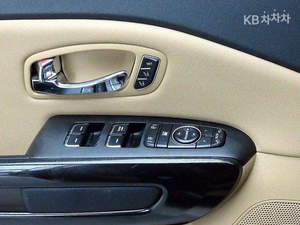 Kia Carnival — miniaturë 10