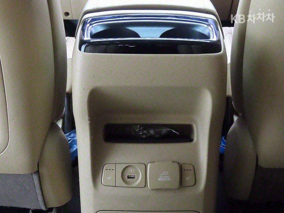 Kia Carnival — miniaturë 12