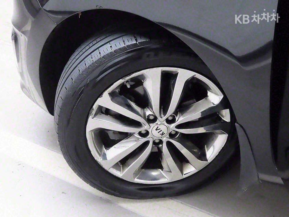 Kia Carnival — miniaturë 19