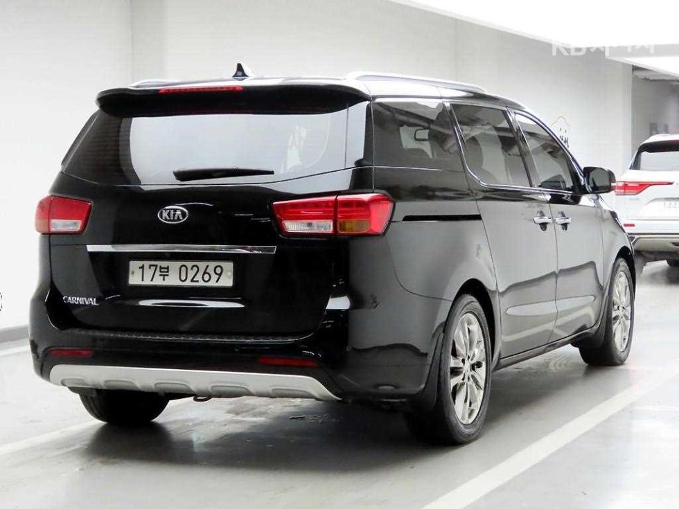 Kia Carnival — miniaturë 4