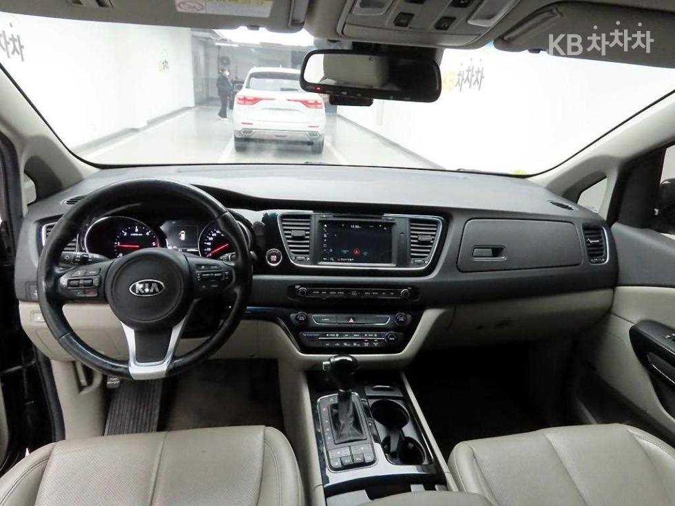Kia Carnival — miniaturë 6
